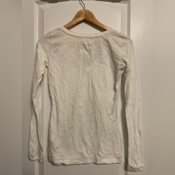 Hollister Ladies casual long sleeve shirt in white, Size XS - Picture 3 of 3